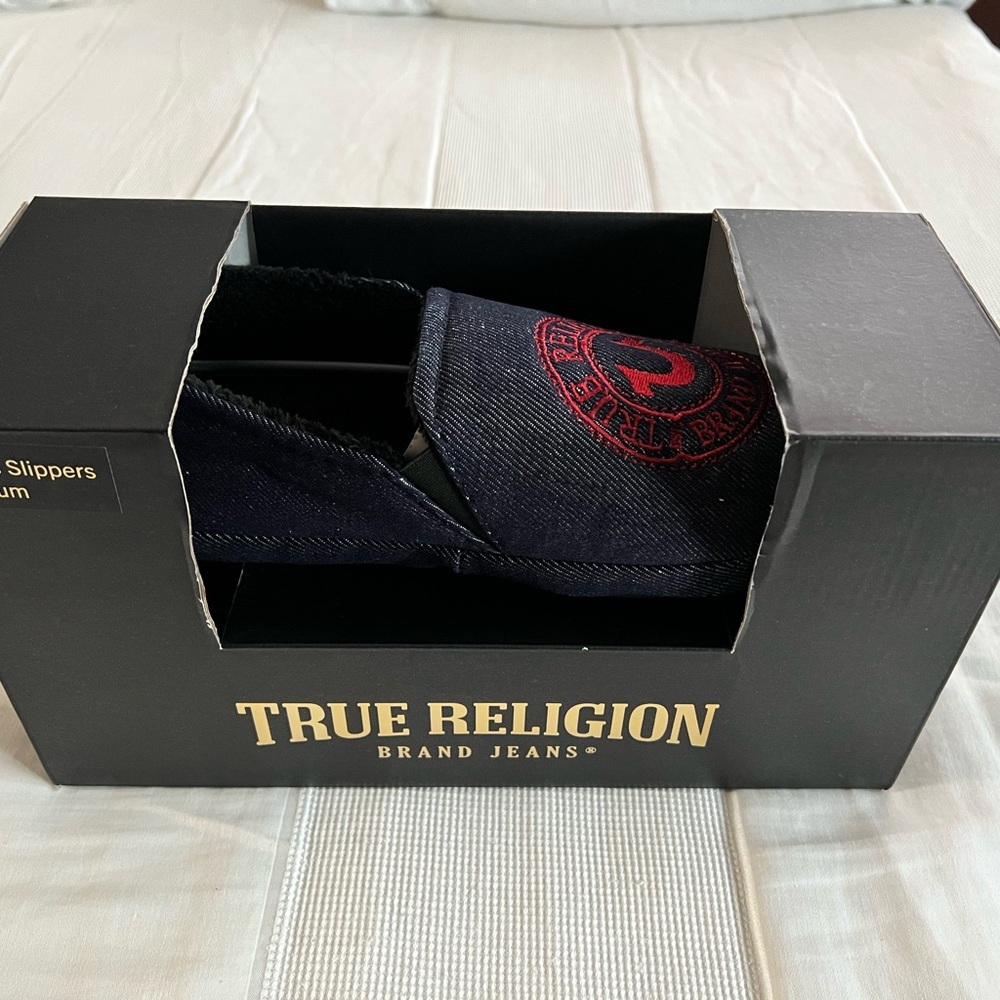 True Religion Size Medium Slippers - Picture 2 of 8